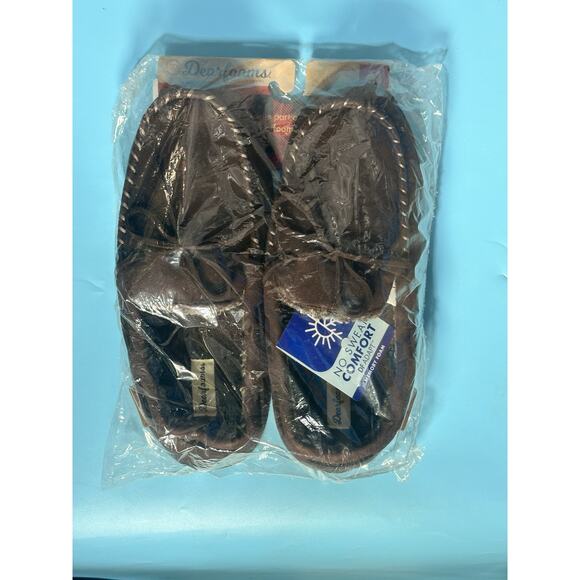 Deanfoams Men's Toby Rosuede Moccsin With Tie Slipper Coffe Size M (9-10) - Picture 1 of 2